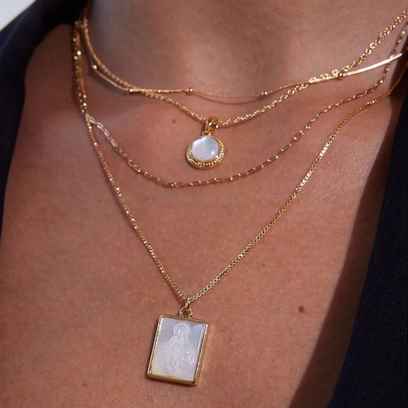 “Our Lady of Grace” Virgin de Guadelupe Mary Mother of Pearl Carved 18K Necklace - Picture 7 of 16